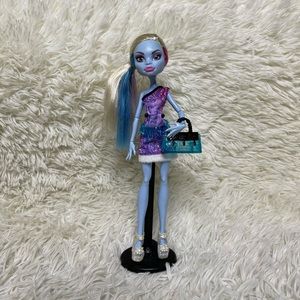 Monster High Doll Abbey Bominable Scaris City Of Frights With Accessories